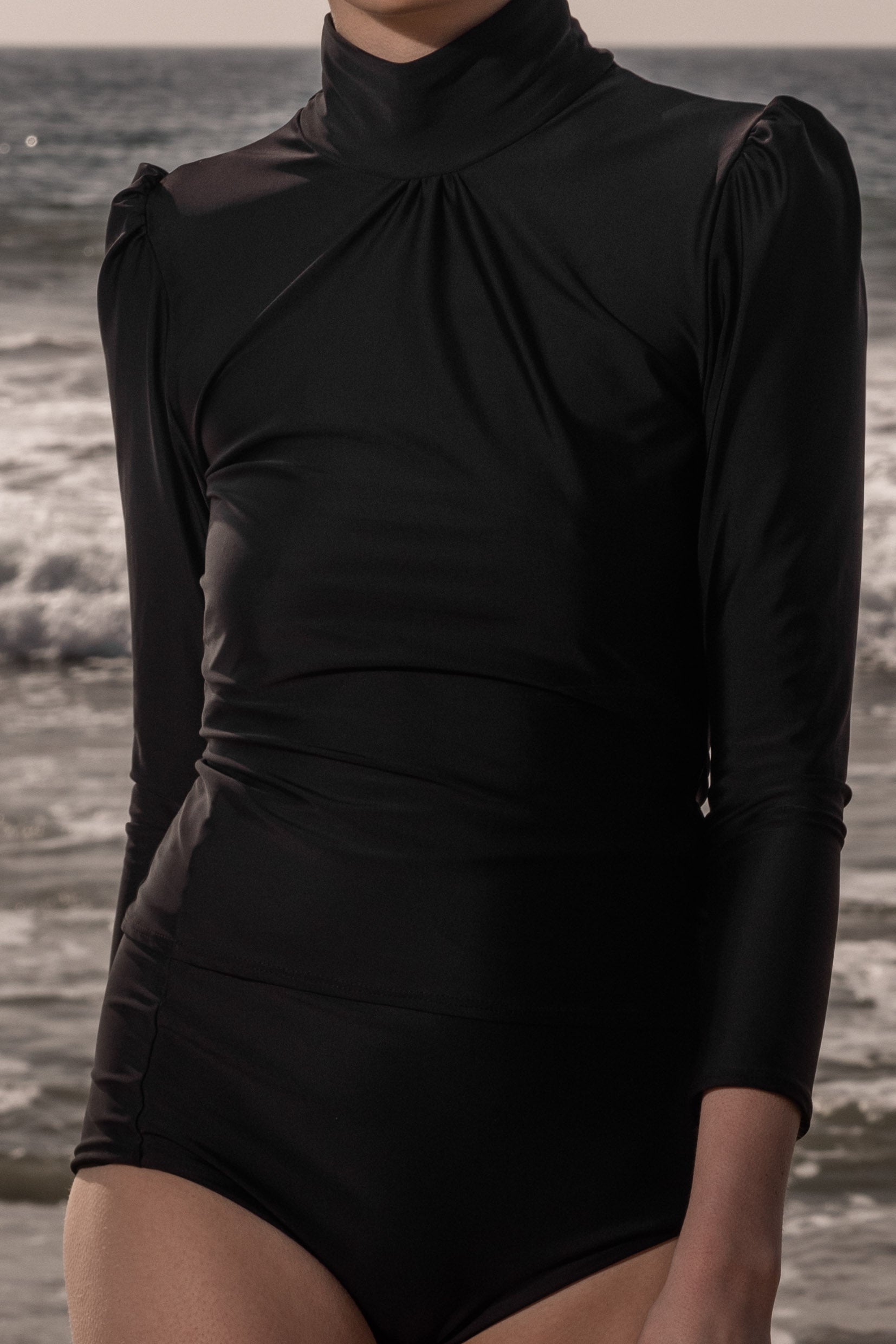 Izzy Rashguard - Black - Heidi Merrick