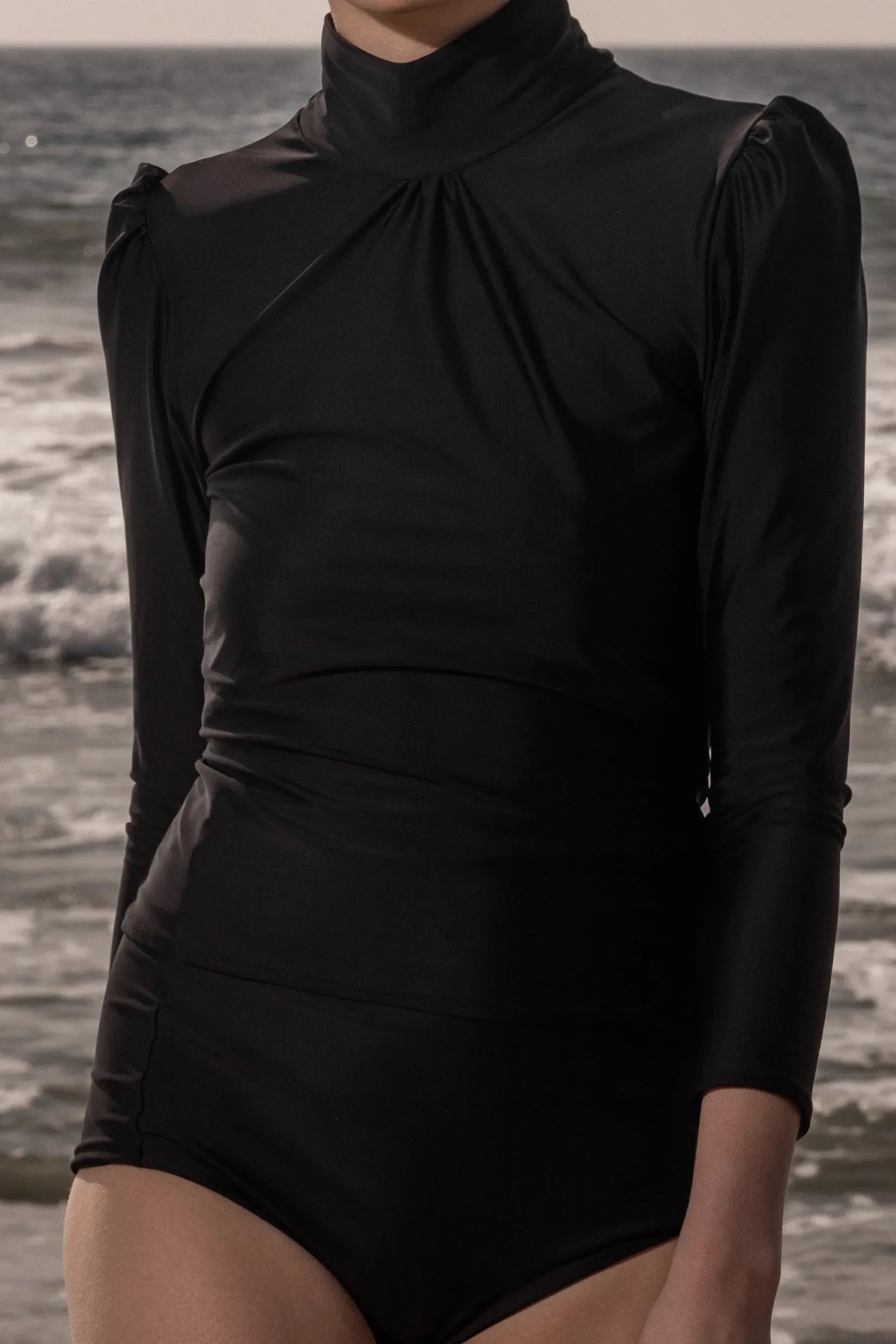 Izzy Rashguard - Black - Heidi Merrick
